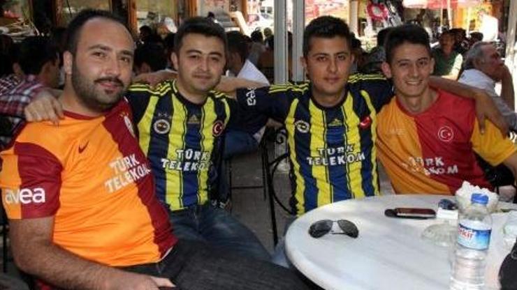Kim demiş Fenerbahçeliler ile Galatasaraylılar anlaşamaz diye...