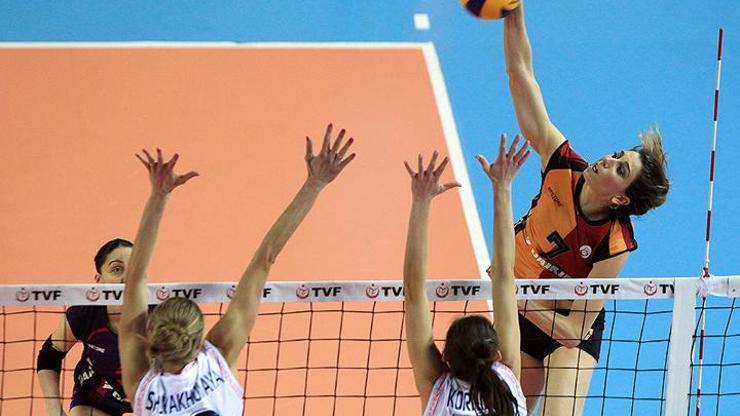 Galatasarayın voleybol gecesinde bir iyi bir kötü skor