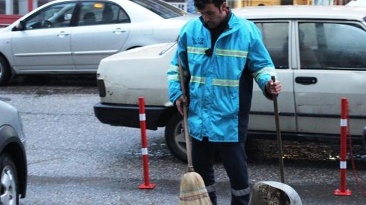Temizlik görevlileri çipli takipte