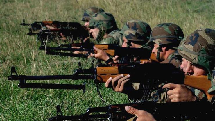 Asker iki arkadaşını yaraladı