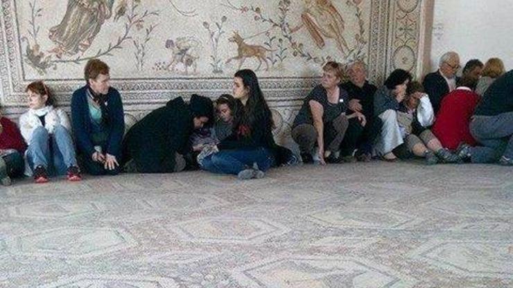 Tunusta müzeye silahlı baskın