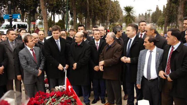 Mehmet Akif Ersoy kabri başında anıldı