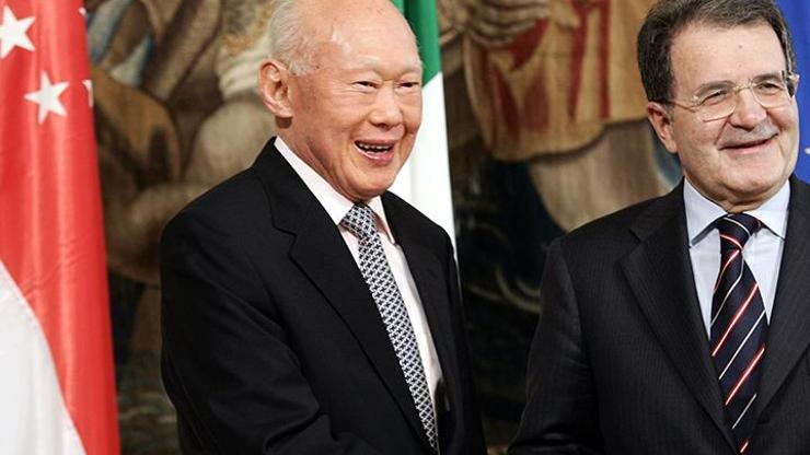 Singapuru şirket gibi yöneten lideri Lee Kuan Yew öldü