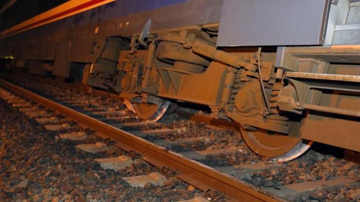 Yolcu treni raydan çıktı