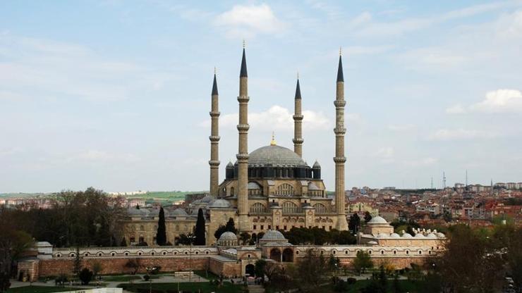 Selimiye Camine çorapsız girilemeyecek