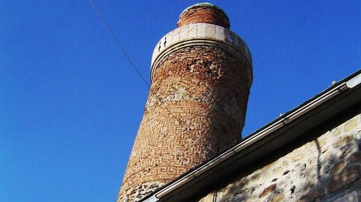 Elazığın eğri minareli camii Pisa Kulesinden daha eğri