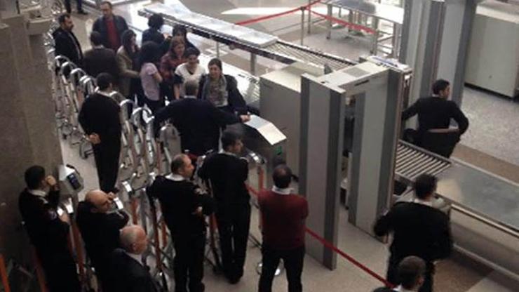 Avukatlar adliyeye çipli kartla girecek, üzerleri aranmayacak