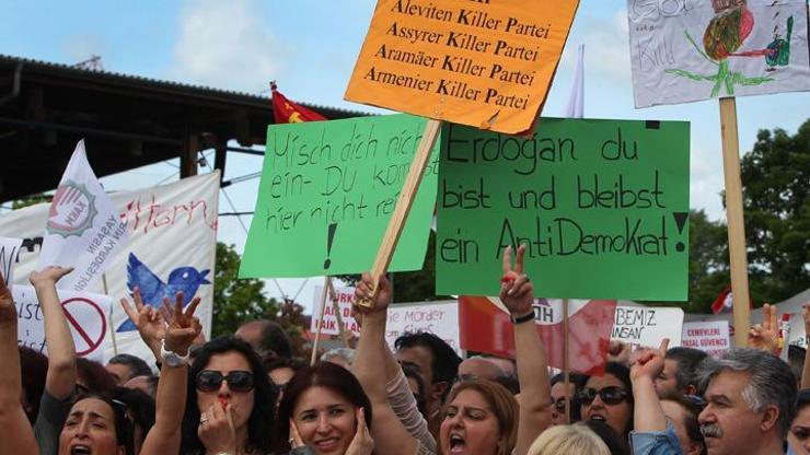 Erdoğanın mitingine karşı miting yaptılar