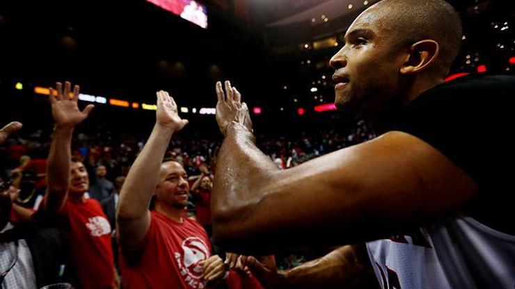 Hawks bir adım önde