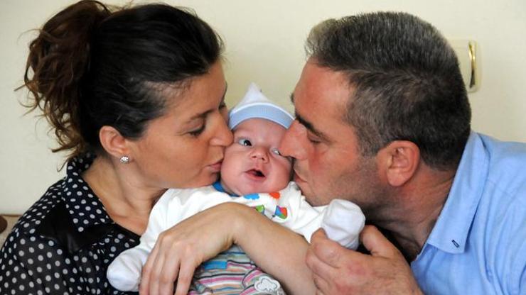 12 aşılama, 4 tüp bebek tedavisinden sonra doğal yolla anne baba oldular