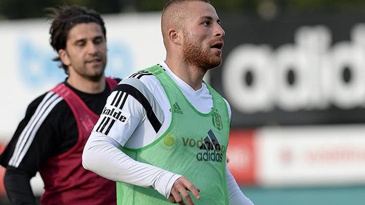 Gökhan Törenin sağ dizi şişti