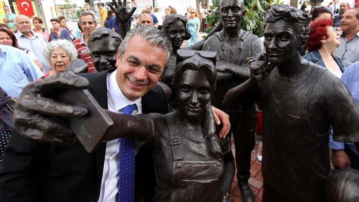 Amasya Belediyesinin ardından bir belediye daha selfie heykeli yaptırdı