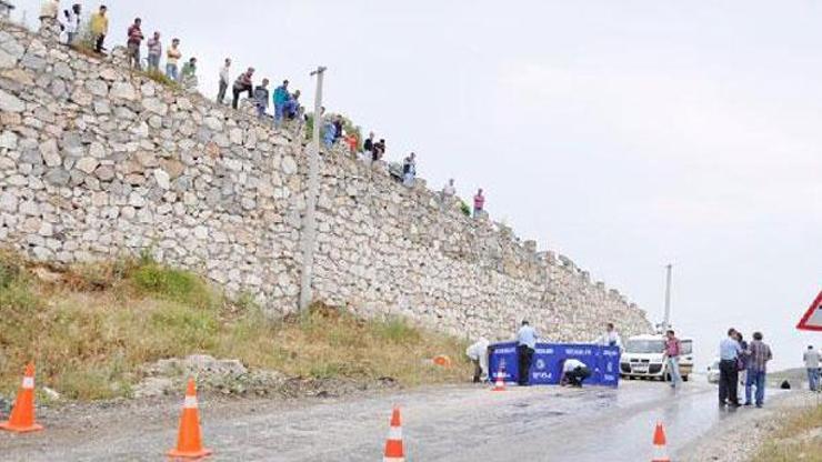 Barıştığı eski eşi ayrılmak isteyince av tüfeğiyle öldürdü