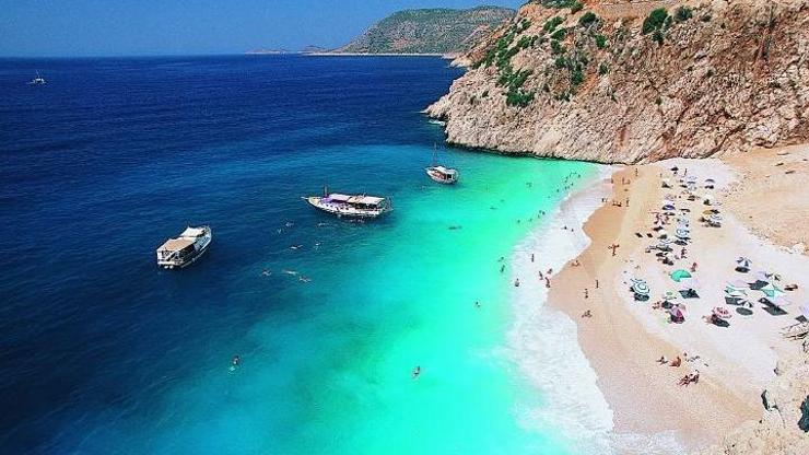 Dünyaca ünlü Kaputaş Plajı’a iş makineleri girdi