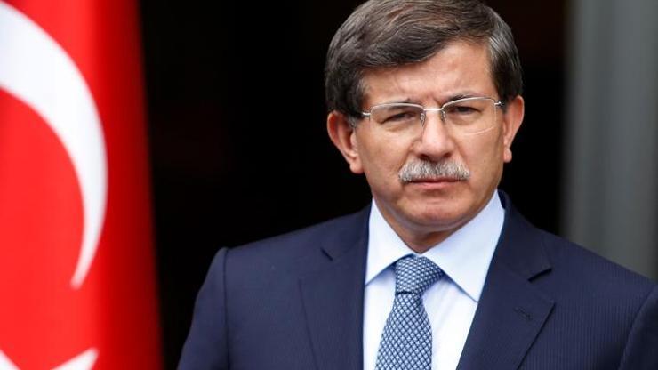 Başbakan Davutoğlunın oğlu ilk kez oy kullandı