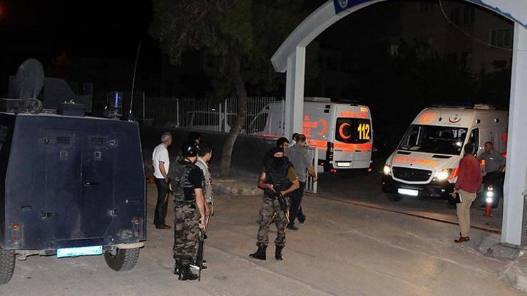 Polis merkezinden çıkarılırken ateş açıldı: 2si polis 3 yaralı