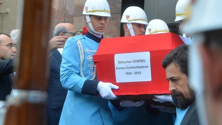 Süleyman Demirele veda