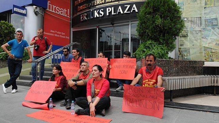 Grup Yorum, konser yasağını oturma eylemiyle protesto ediyor