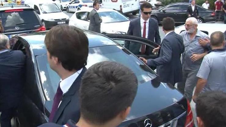 Abdullah Gülü gördü, otomobili unuttu