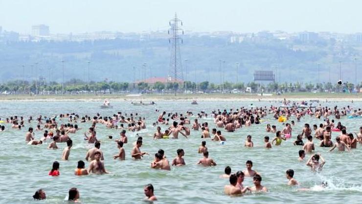 İBB: Güneş, Menekşe ve Caddebostan plajları temiz