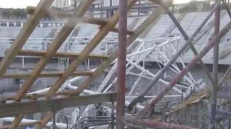Vodafone Arenada iskele çöktü