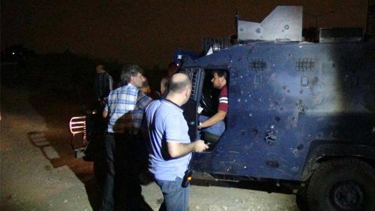 Mersinde polis aracına saldırı
