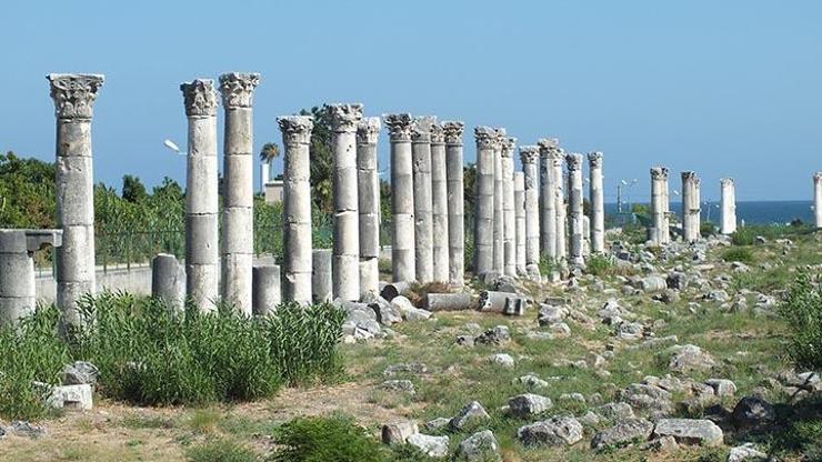 Antik limandaki kazıya patlıcan tarlası engeli