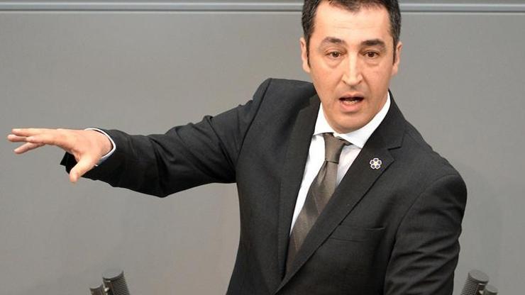 Cem Özdemir: Türkiye Alman askerlerini tehlikeye atıyor