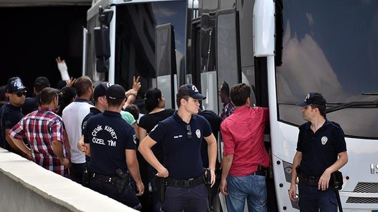 Mersindeki 23 DHKP-C şüphelisi adliyeye çıkarıldı