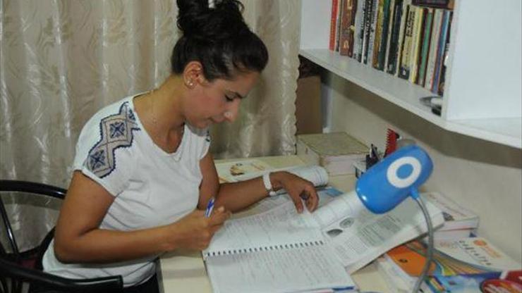 Bütün zorluklara rağmen Hukuk Fakültesini kazandı