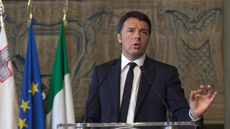 İtalya’da Başbakan Renzi istifa etti