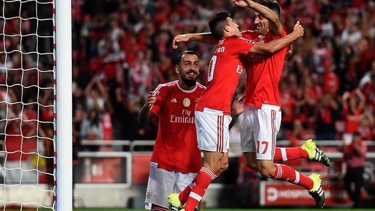 Galatasarayın rakibi Benfica gol oldu, yağdı