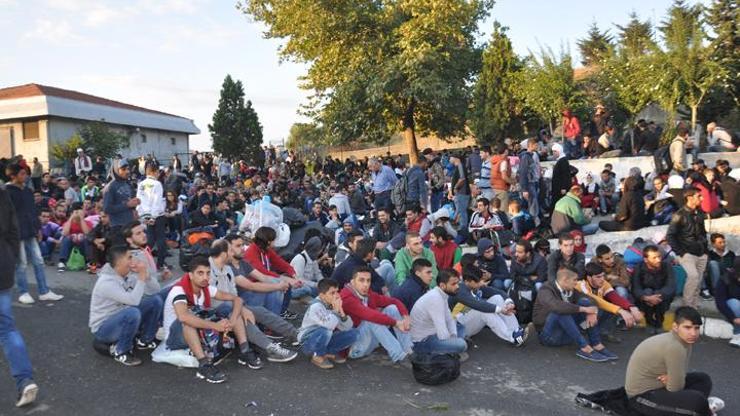 Suriye ve Iraklıların Avrupaya geçmek için yaşadıkları sıkıntılar hükümetin gündeminde