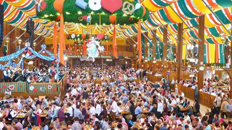 Münihte Oktoberfestte ilk hafta sonunda bir milyon litre bira içildi