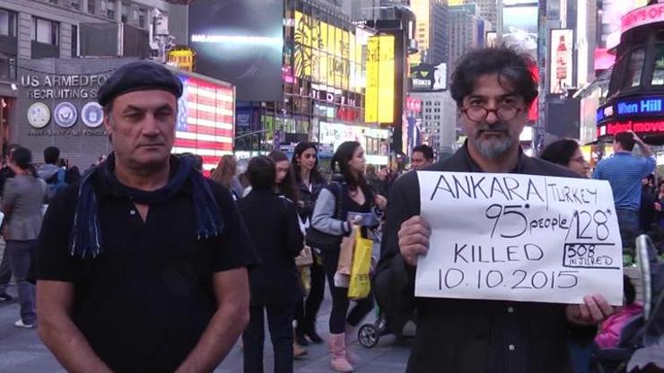 Ankaradaki saldırı Times Meydanında protesto edildi