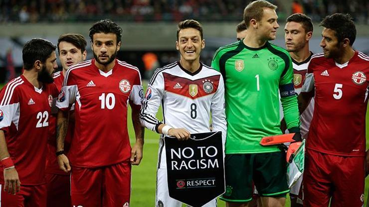 Mesut Özil Türkiyeye şans diledi