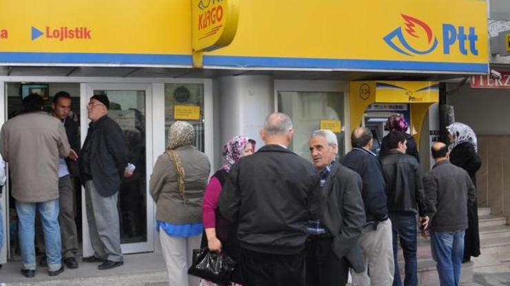 CHP ve MHPli milletvekilllerinden iddia: Cumhurbaşkanlığı ödemesi diye PTT para dağıtıyor