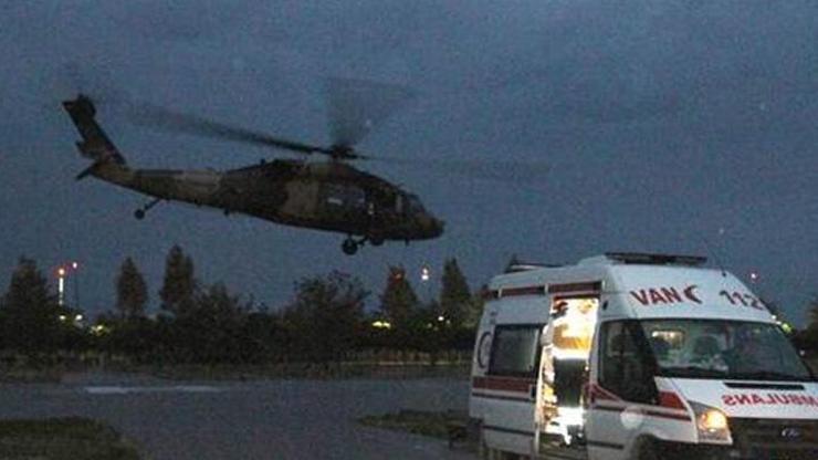 Hakkaride askeri araç devrildi