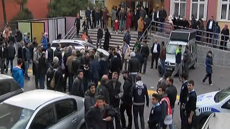 Beyoğlunda oy kullananlar arasında kavga: 1 yaralı