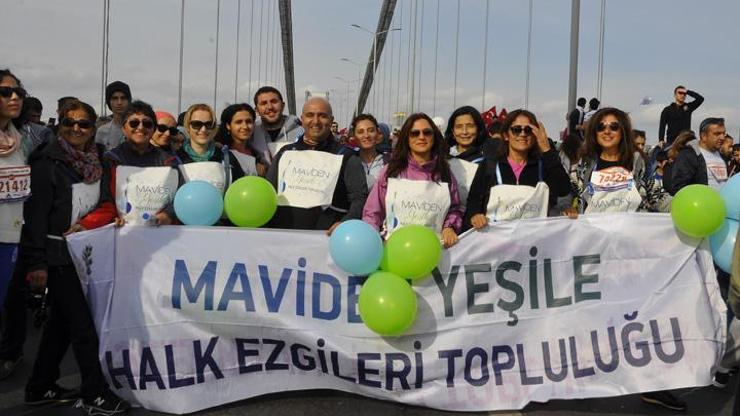 Avrasya Maratonunda köprüyü türkü söyleyerek geçtiler