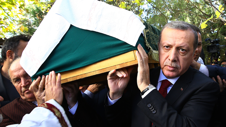 Cumhurbaşkanı Erdoğan Çatalcada arkadaşının cenazesine katıldı