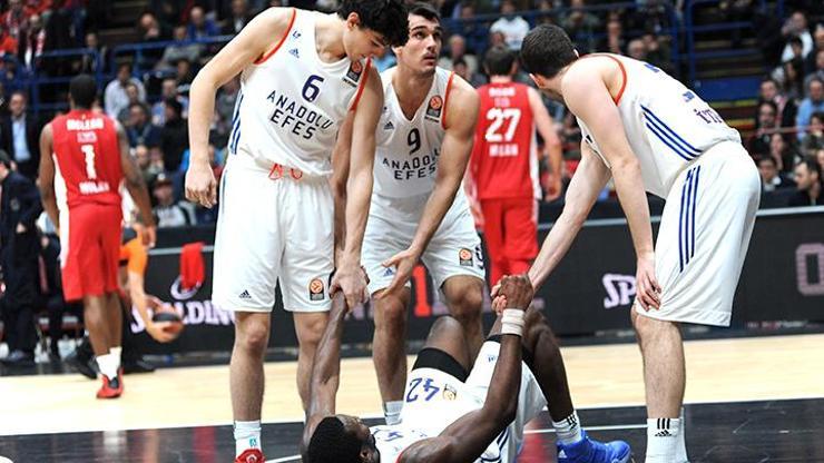 Anadolu Efes, İtalyada devrildi