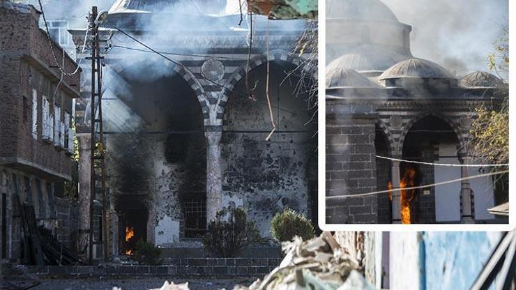 Diyarbakır Surdaki çatışmalarda tarihi camide yangın çıktı