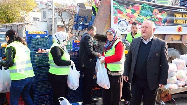 Rusyanın almadığı 20 ton sebze meyve Kadirlide halka dağıtıldı