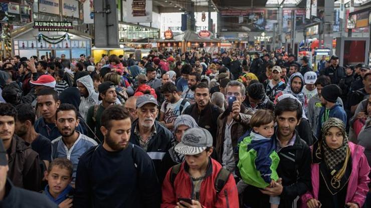 Almanyada göçmen karşıtı AfDye destek artıyor
