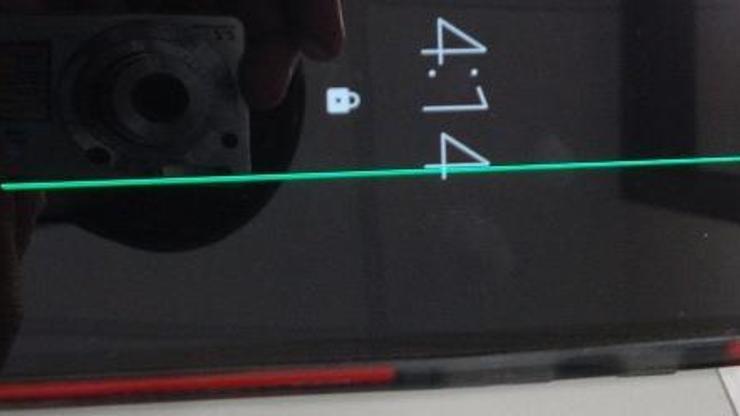 Motorola Droid Turbo 2 ekran sorunu şikayetleri giderek artıyor