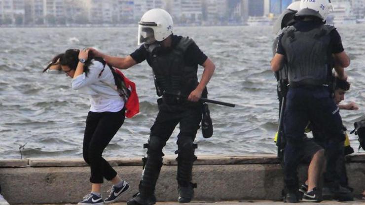 Saç çekip copla vuran polislere ceza yok