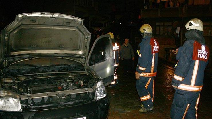 Kağıthanede araçları kundakladılar