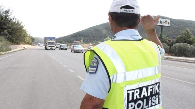 Polisten kaçarken 5 araca çarptı