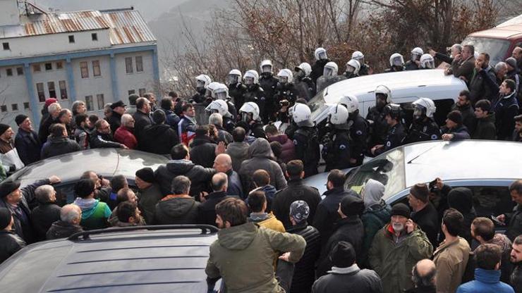 Artvin Cerattepede polis bölge halkına müdahale etti